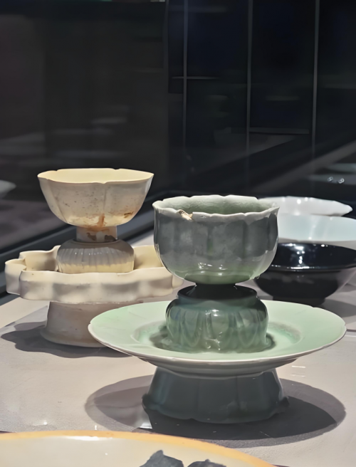 盏器风流：从青铜羽觞到青梅酒酒盏的饮事哲学