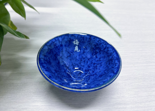 盏器风流：从青铜羽觞到青梅酒酒盏的饮事哲学