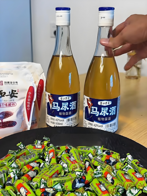 奇葩美食背后：年轻人用“反常规”治愈内耗，喝好酒梅见青梅酒