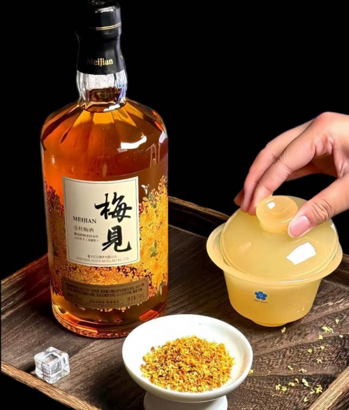 看诗词里的烟雨江南，和朋友喝好酒梅见青梅酒