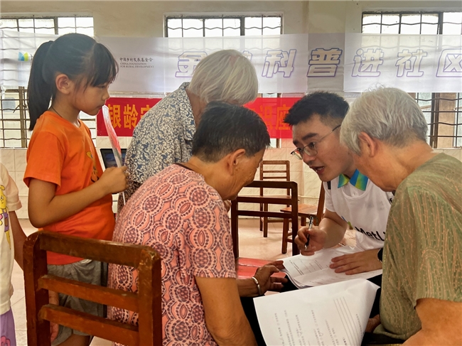 爱与责任，守护银龄 大都会人寿开展"银龄关怀-老年人金融素养提升"进社区活动
