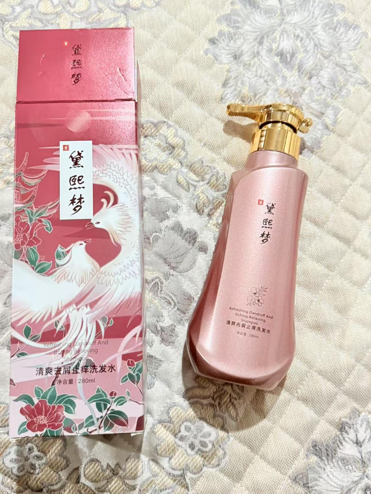 女生去头皮屑最好的方法是什么？‌科学去屑，重现柔亮发丝‌