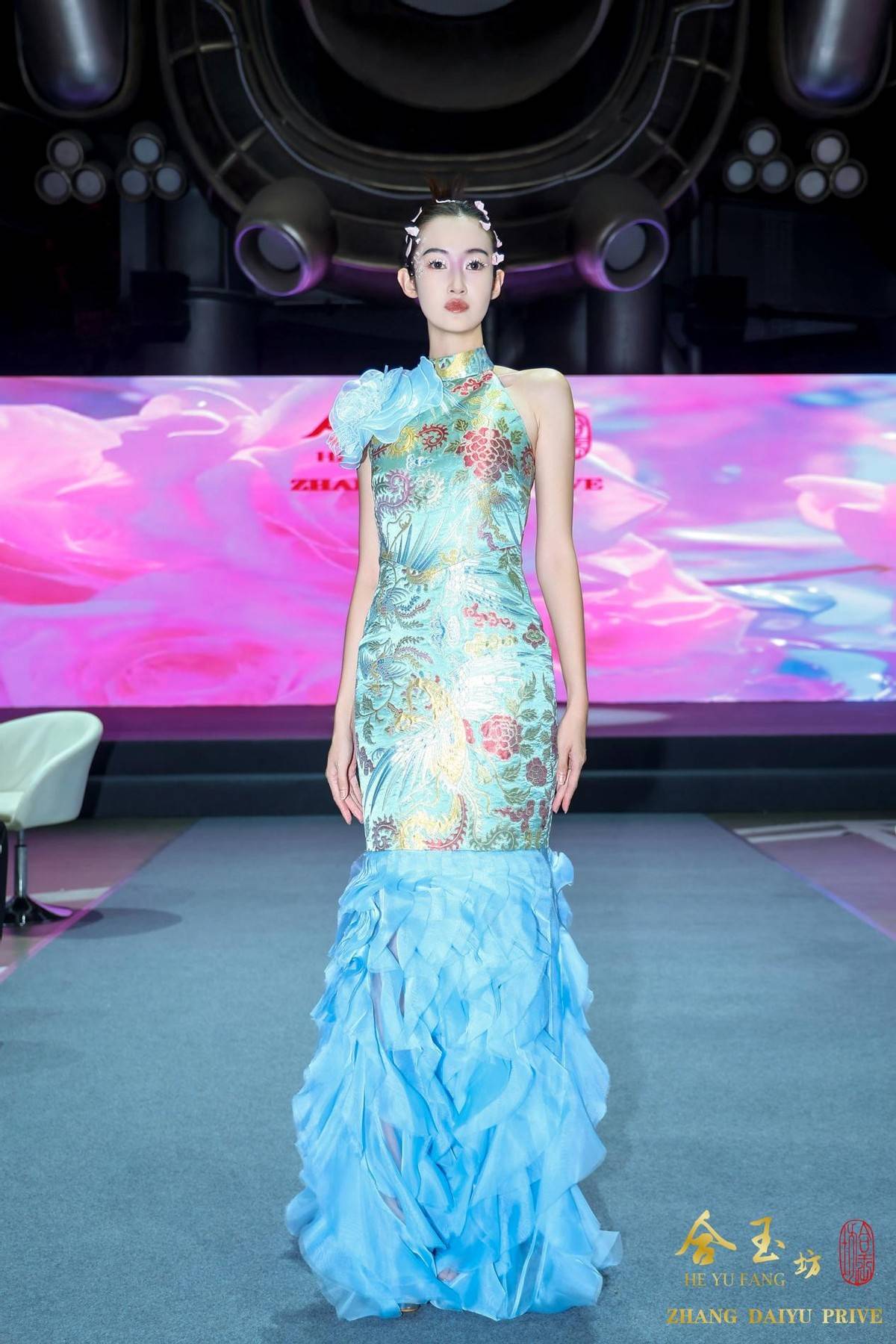 合玉坊联袂和泰云朵玫瑰亮相全球品牌经济大会
