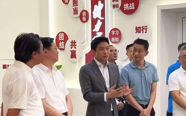 霍启山参观健力宝展厅，关注民族品牌传承与智造升级