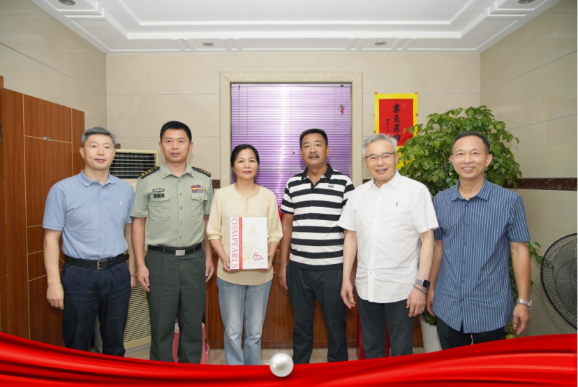 欧诗漫致敬阅兵巾帼，荣耀礼盒礼赞新时代女性力量