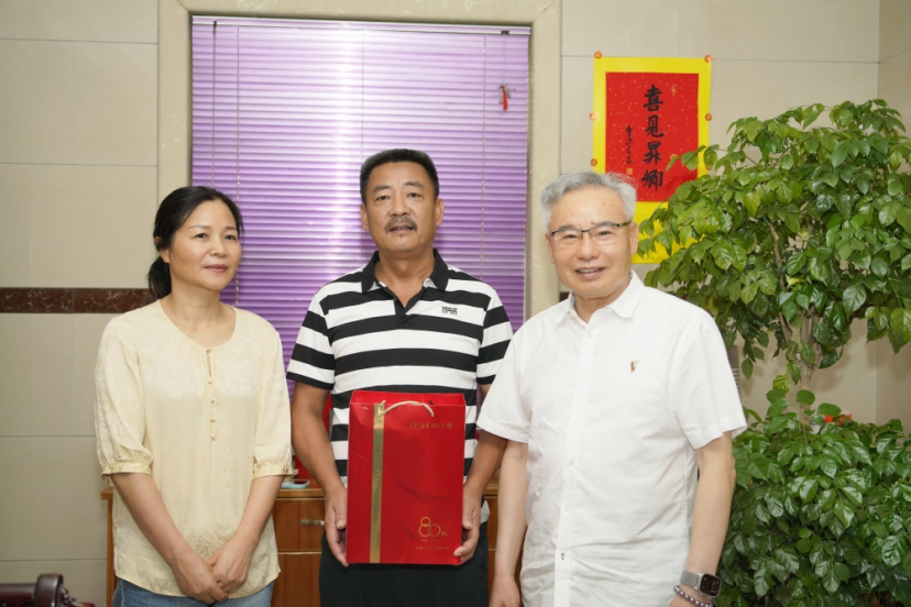 欧诗漫致敬阅兵巾帼，荣耀礼盒礼赞新时代女性力量