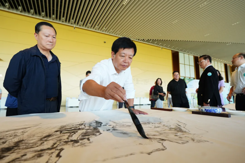 万茗堂以酒为媒融翰墨“清风雅韵 月满中秋”2025中秋雅集圆满落幕