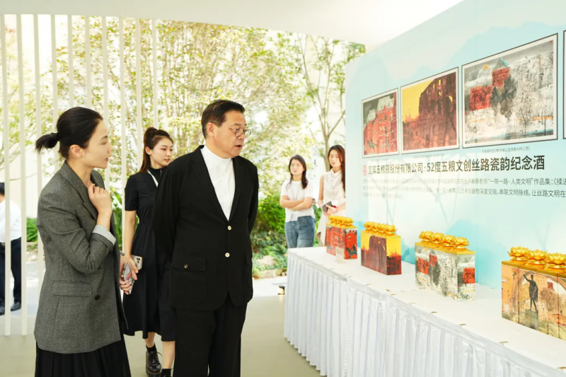 万茗堂以酒为媒融翰墨“清风雅韵 月满中秋”2025中秋雅集圆满落幕