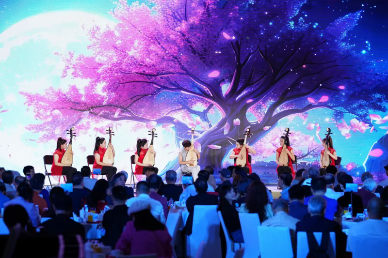大咖云集共庆月圆，万茗堂以酒为媒共绘2025艺术家中秋雅集风雅画卷