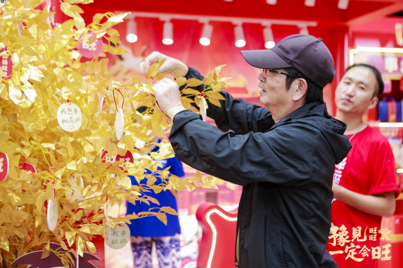 56民族旺仔天团空降豫园， 旺旺用文化IP撬动Z世代情感消费