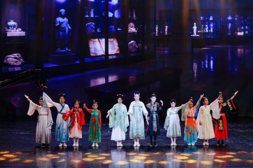 中国上海国际艺术节青少年专场双绽虹桥：“舞韵青春”绘活力，“语艺绽放” 燃秋夜