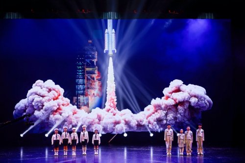 中国上海国际艺术节青少年专场双绽虹桥：“舞韵青春”绘活力，“语艺绽放” 燃秋夜