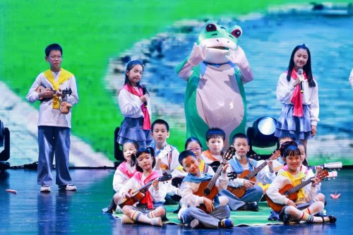 中国上海国际艺术节青少年专场双绽虹桥：“舞韵青春”绘活力，“语艺绽放” 燃秋夜