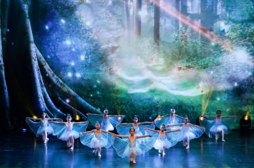 中国上海国际艺术节青少年专场双绽虹桥：“舞韵青春”绘活力，“语艺绽放” 燃秋夜
