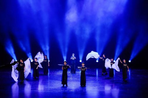 中国上海国际艺术节青少年专场双绽虹桥：“舞韵青春”绘活力，“语艺绽放” 燃秋夜