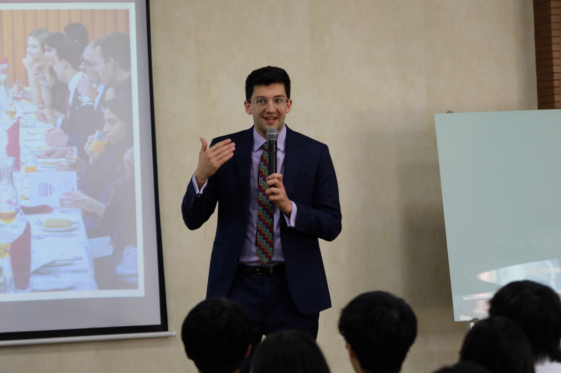 从剑桥大学招生官访校，看宏文学校青岛校区如何打造“培优矩阵”