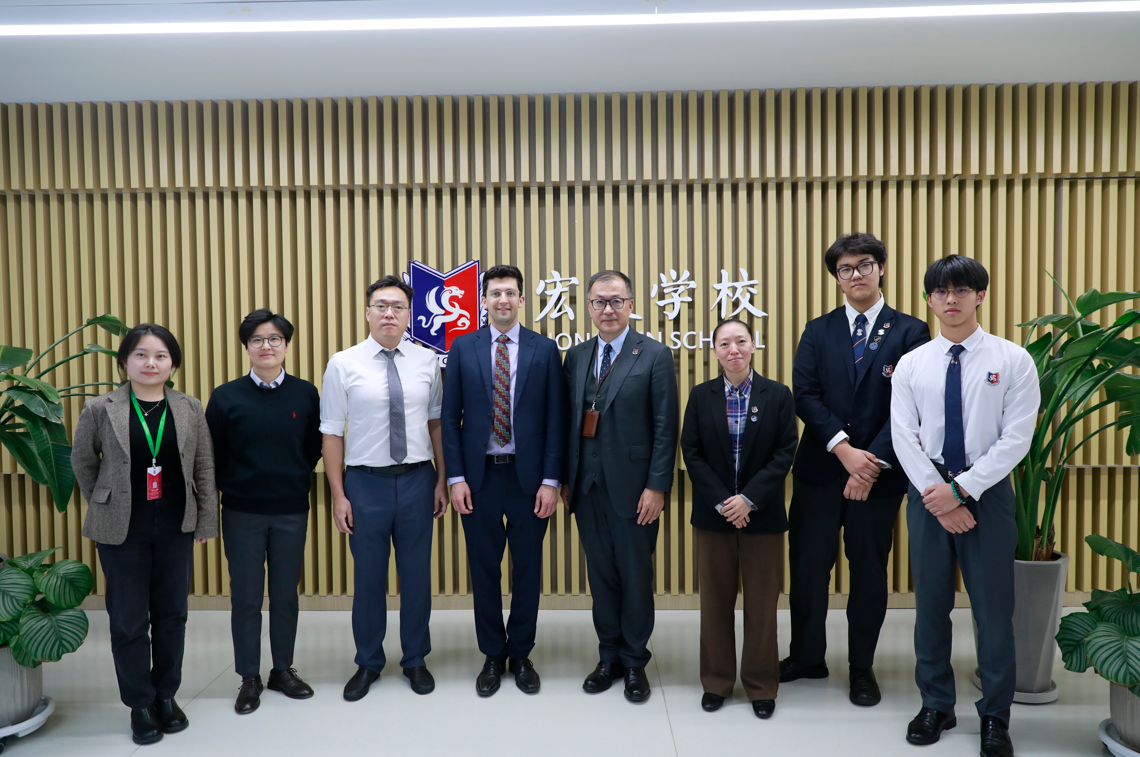 从剑桥大学招生官访校，看宏文学校青岛校区如何打造“培优矩阵”