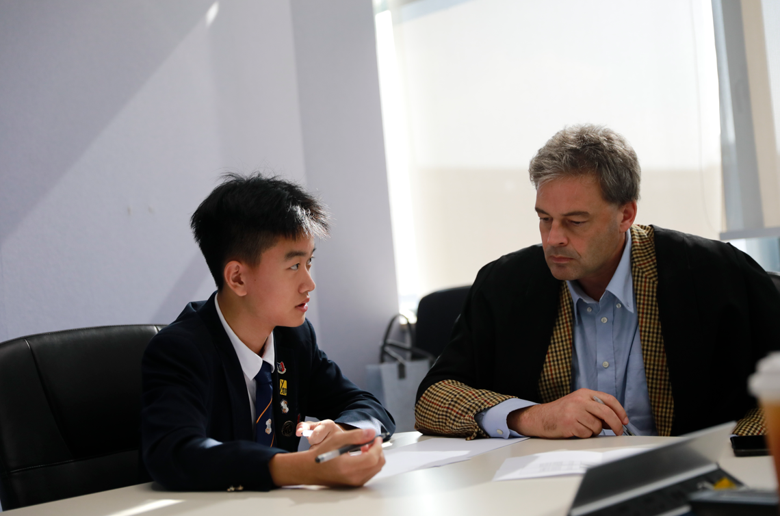 从剑桥大学招生官访校，看宏文学校青岛校区如何打造“培优矩阵”