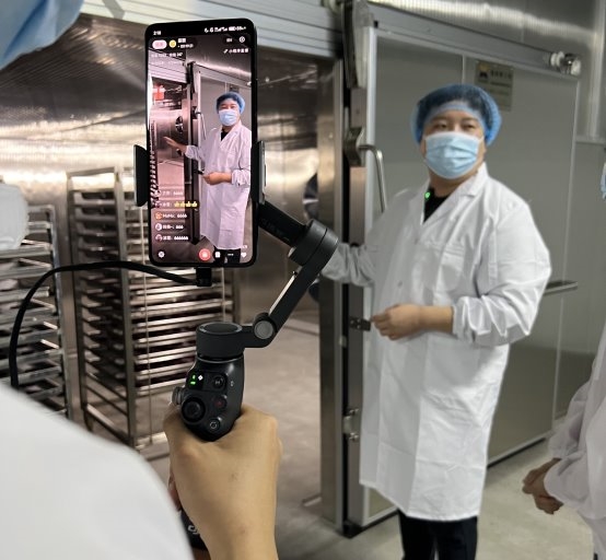 辰颐物语X乌托猫 | 果干新品上线，锁住自然的鲜甜