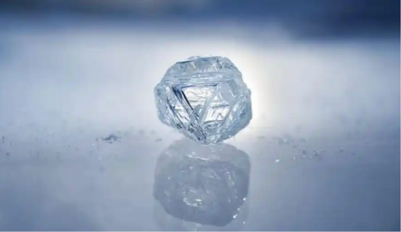 天然钻石“小而精”成新宠，日常悦己无需“等大事”