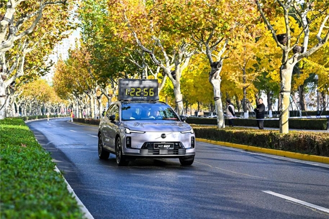 ​  超混出马，稳赢上马  沃尔沃全新XC70全力护航2025上海马拉松