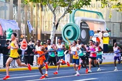 ​  超混出马，稳赢上马  沃尔沃全新XC70全力护航2025上海马拉松