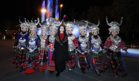 依文集团：指尖“绣”出光彩路