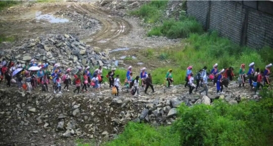 依文集团：指尖“绣”出光彩路