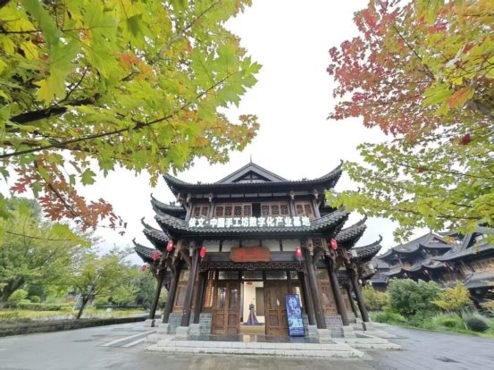 依文集团：指尖“绣”出光彩路