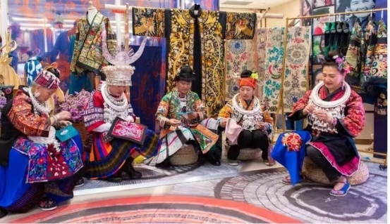 依文集团：指尖“绣”出光彩路