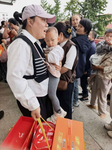 银发与童心——聚星团队公益足迹中的暖心瞬间